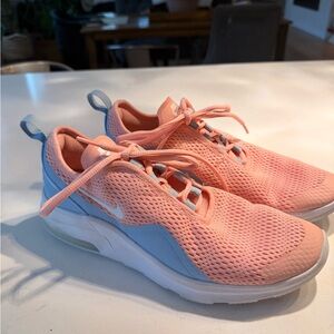 Nike Air Max Motion 2